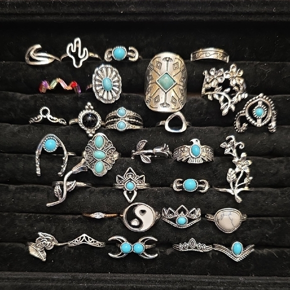 Jewelry - Lot of 30pcs fashion rings